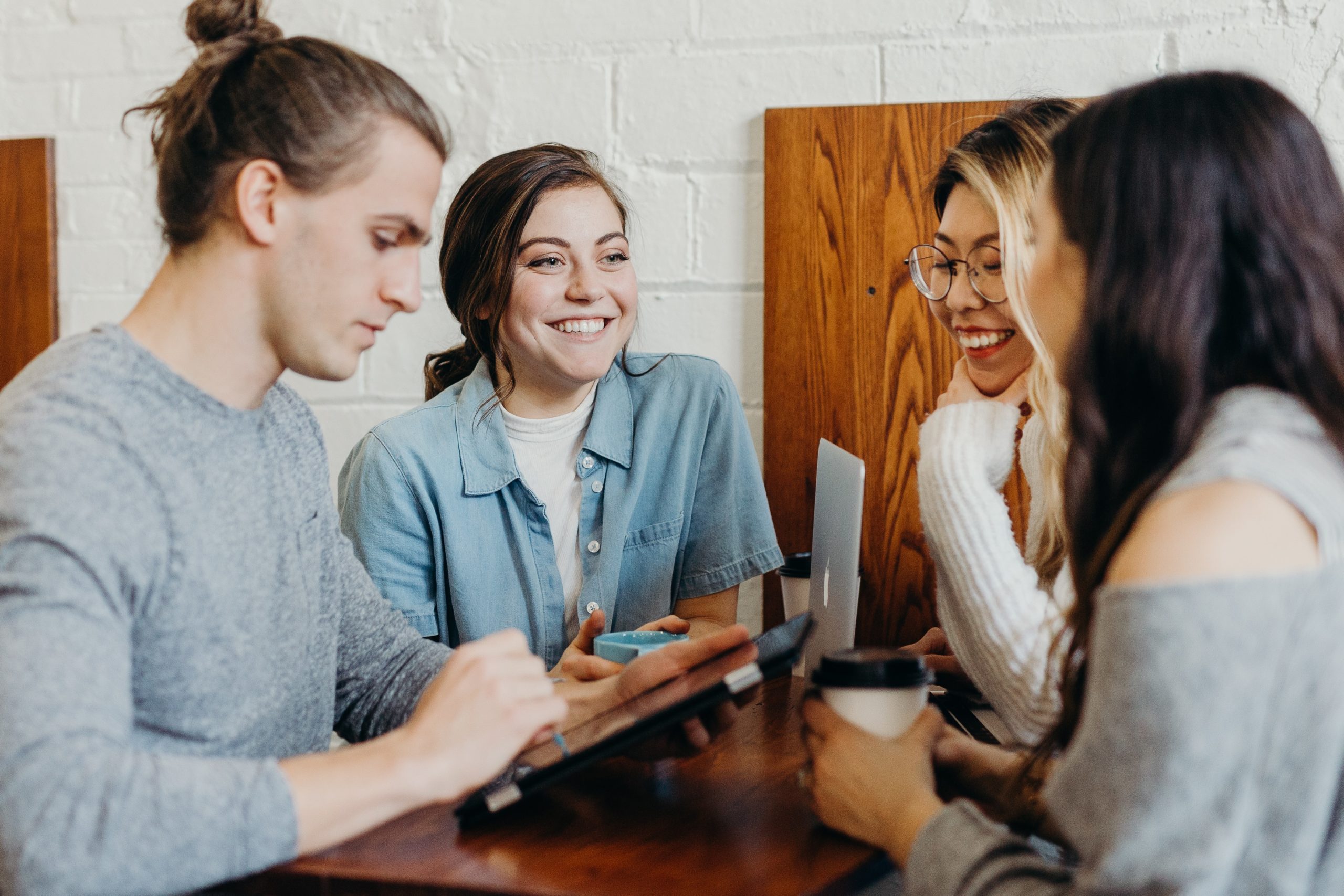 découvrez l'importance de l'engagement client pour la croissance de votre entreprise. apprenez comment optimiser la satisfaction client, renforcer la fidélité et améliorer vos relations grâce à des stratégies efficaces et adaptées.